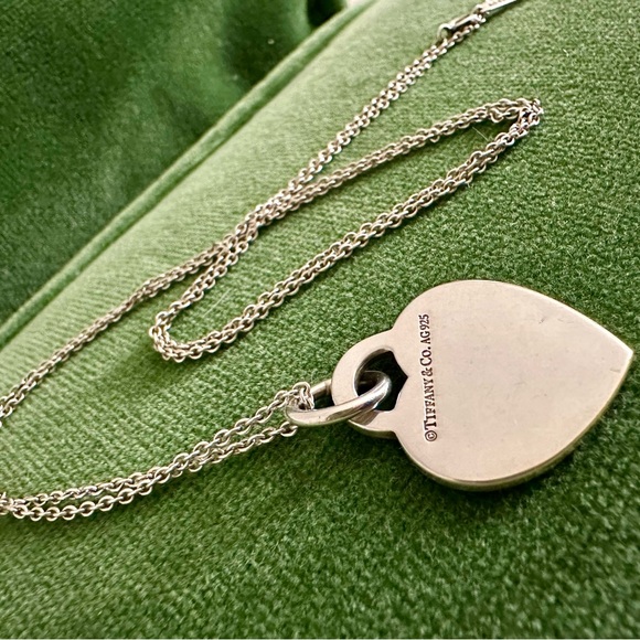 Tiffany & Co. Return to Tiffany™ Medium Pendant Necklace - Picture 3 of 6